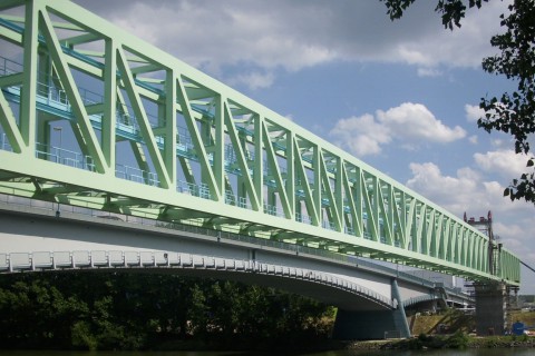 Medienbrücke über den Main